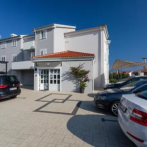 Apartment Crnekovic Tomislava 8, Baška